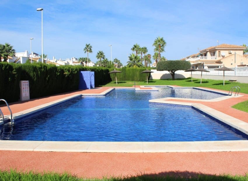 2 bedroom Bungalow for sale in Orihuela Costa with pool garage - € 179,900 (Ref: 9369272)