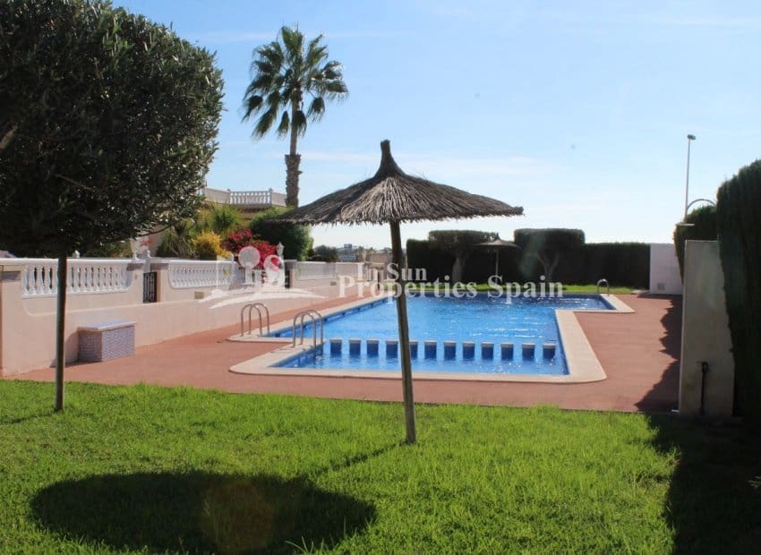 2 bedroom Bungalow for sale in Orihuela Costa with pool garage - € 179,900 (Ref: 9369272)