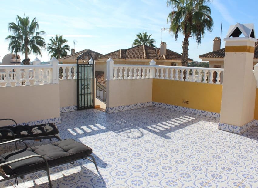 2 bedroom Bungalow for sale in Orihuela Costa with pool garage - € 179,900 (Ref: 9369272)