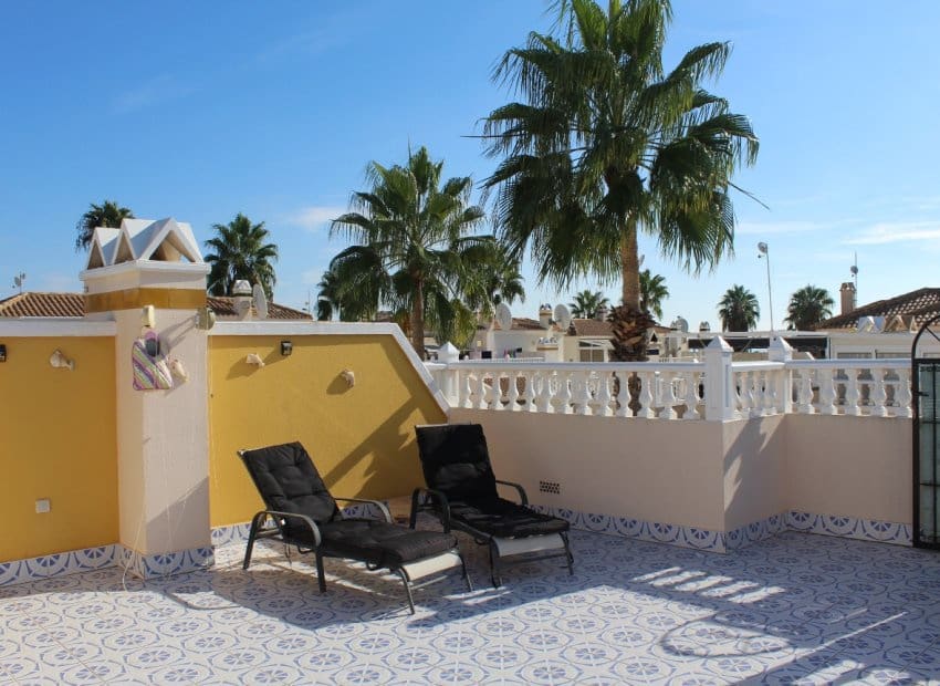 2 bedroom Bungalow for sale in Orihuela Costa with pool garage - € 179,900 (Ref: 9369272)