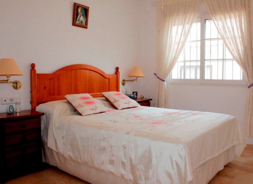 2 bedroom Bungalow for sale in Orihuela Costa with pool garage - € 179,900 (Ref: 9369272)