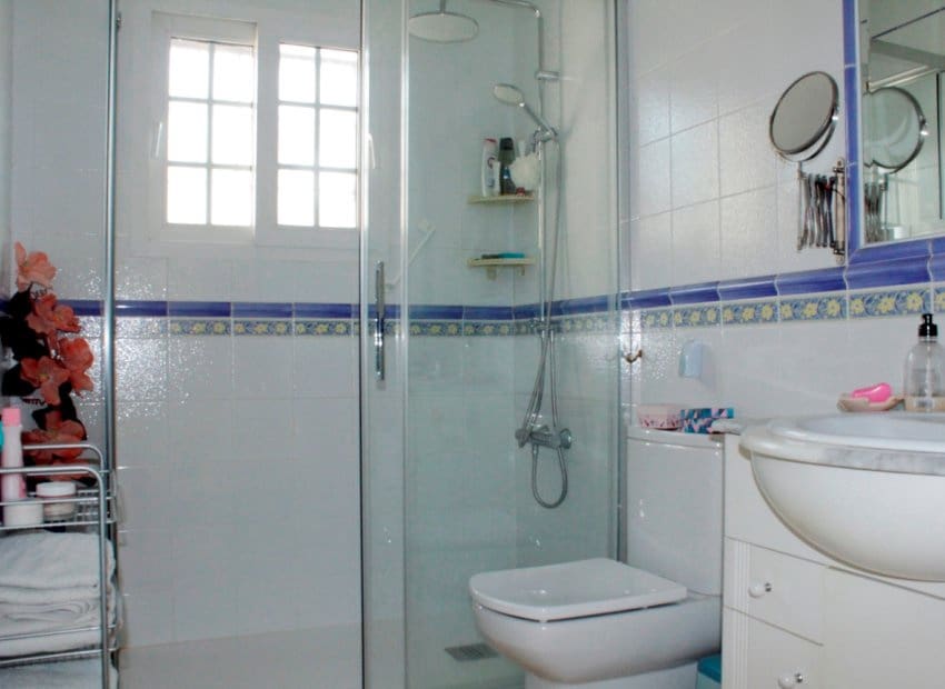 2 bedroom Bungalow for sale in Orihuela Costa with pool garage - € 179,900 (Ref: 9369272)