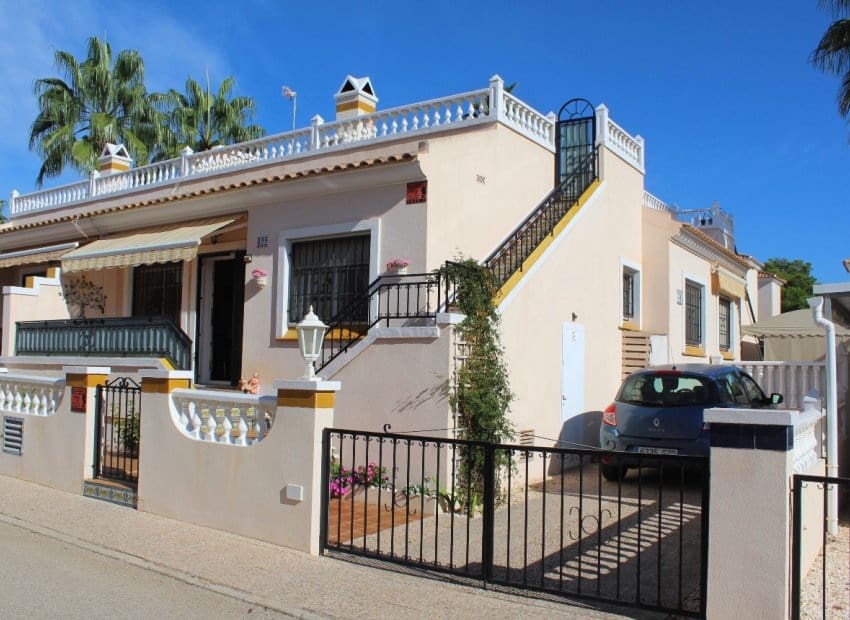2 bedroom Bungalow for sale in Orihuela Costa with pool garage - € 179,900 (Ref: 9369272)