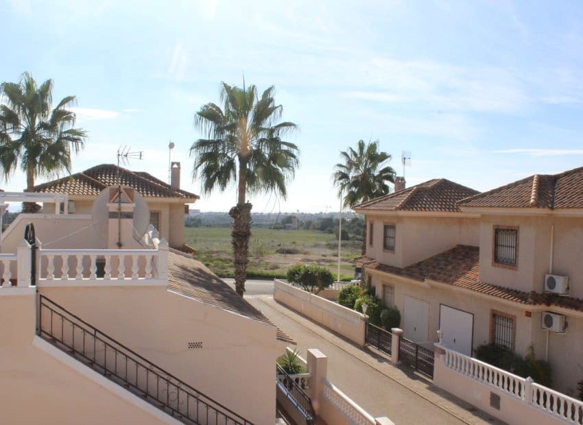 2 bedroom Bungalow for sale in Orihuela Costa with pool garage - € 179,900 (Ref: 9369272)
