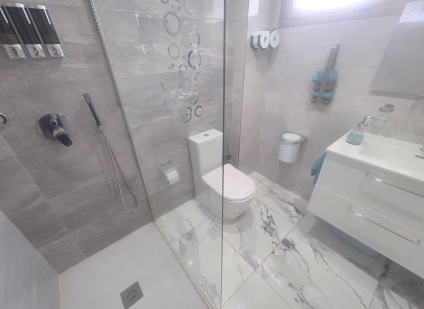 2 bedroom Apartment for sale in Villamartin with pool garage - € 315,000 (Ref: 9372236)