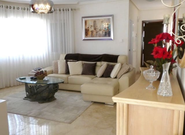 4 bedroom Villa for sale in La Zenia, Orihuela with pool garage - € 660,000 (Ref: 9372400)