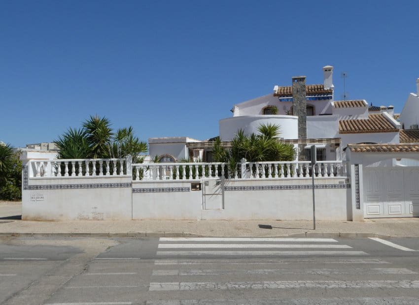 4 Zimmer Villa zu verkaufen in Los Dolses mit Pool Garage - 395.000 € (Ref: 9372402)