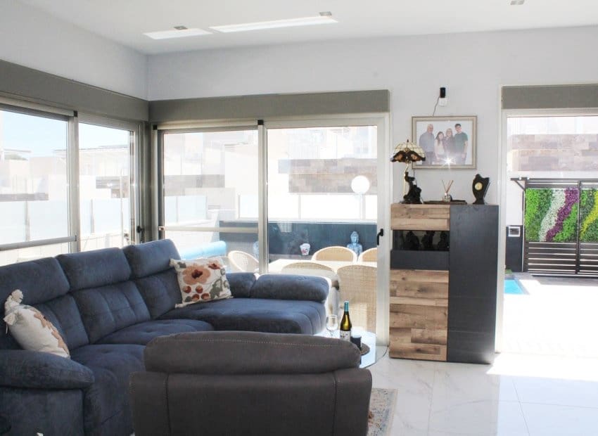 4 bedroom Villa for sale in Orihuela Costa with pool garage - € 449,950 (Ref: 9372410)