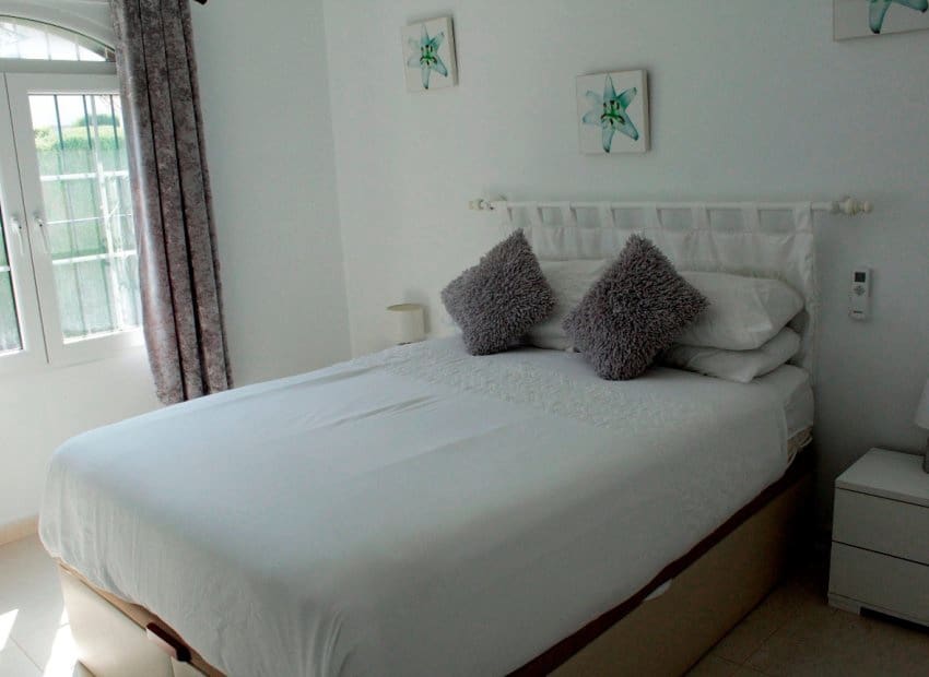 3 quarto Moradia para venda em Villamartin com piscina garagem - 329 990 € (Ref: 9372424)