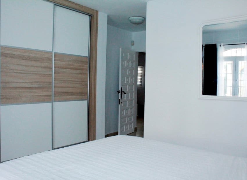 3 quarto Moradia para venda em Villamartin com piscina garagem - 329 990 € (Ref: 9372424)