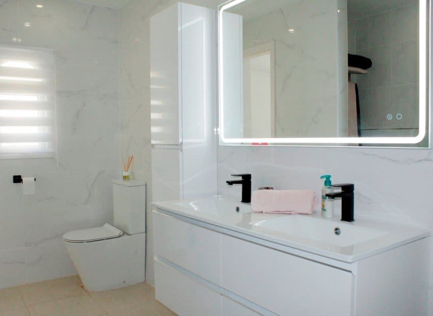 3 quarto Moradia para venda em Villamartin com piscina garagem - 329 990 € (Ref: 9372424)