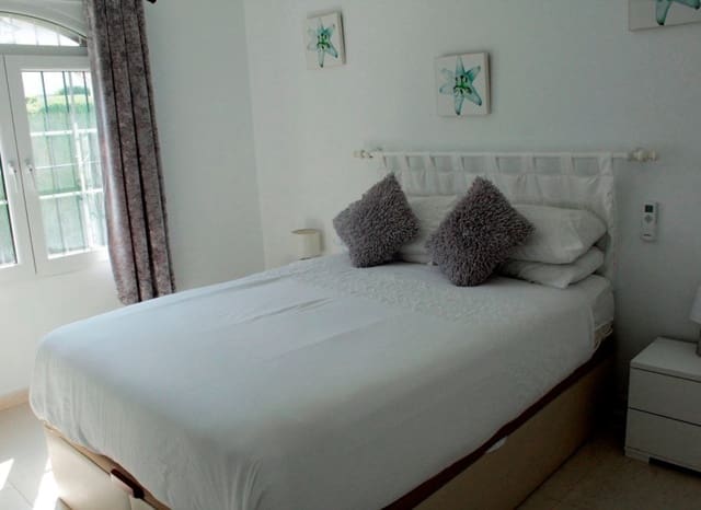 3 quarto Moradia para venda em Villamartin, Orihuela com piscina garagem - 329 990 € (Ref: 9372424)