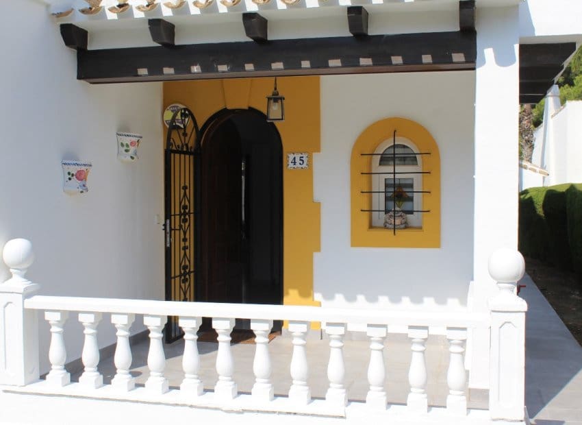 3 quarto Moradia para venda em Villamartin com piscina garagem - 329 990 € (Ref: 9372424)