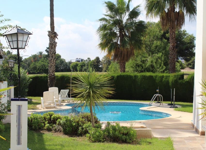 3 quarto Moradia para venda em Villamartin com piscina garagem - 329 990 € (Ref: 9372424)