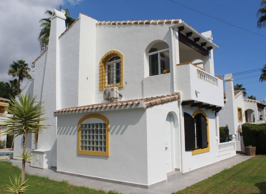 3 quarto Moradia para venda em Villamartin com piscina garagem - 329 990 € (Ref: 9372424)