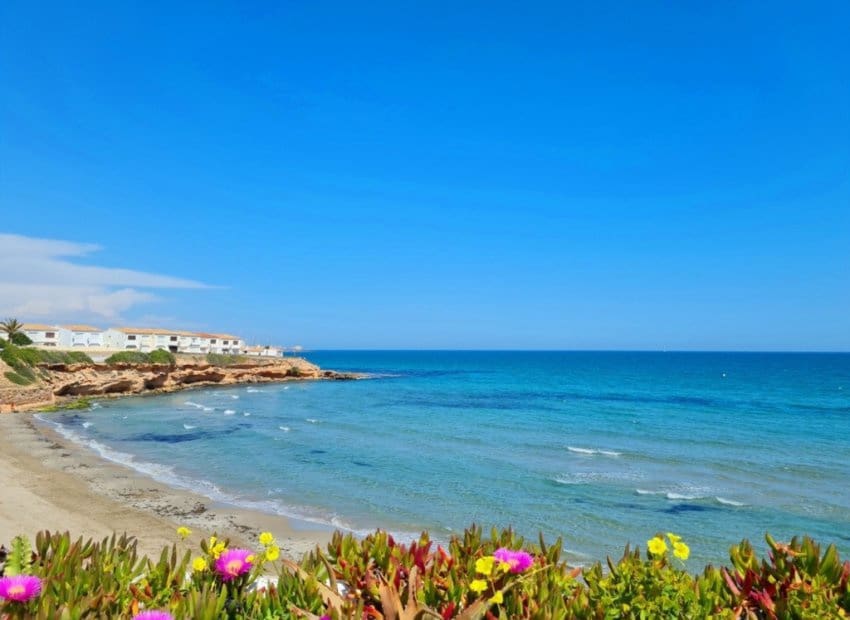 3 quarto Moradia para venda em Villamartin com piscina garagem - 329 990 € (Ref: 9372424)