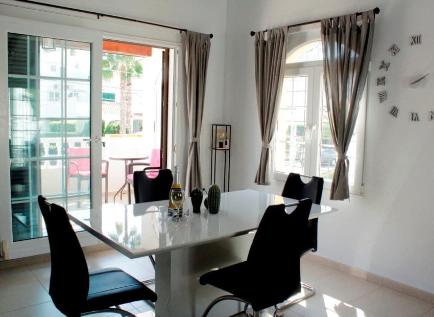 3 quarto Moradia para venda em Villamartin com piscina garagem - 329 990 € (Ref: 9372424)