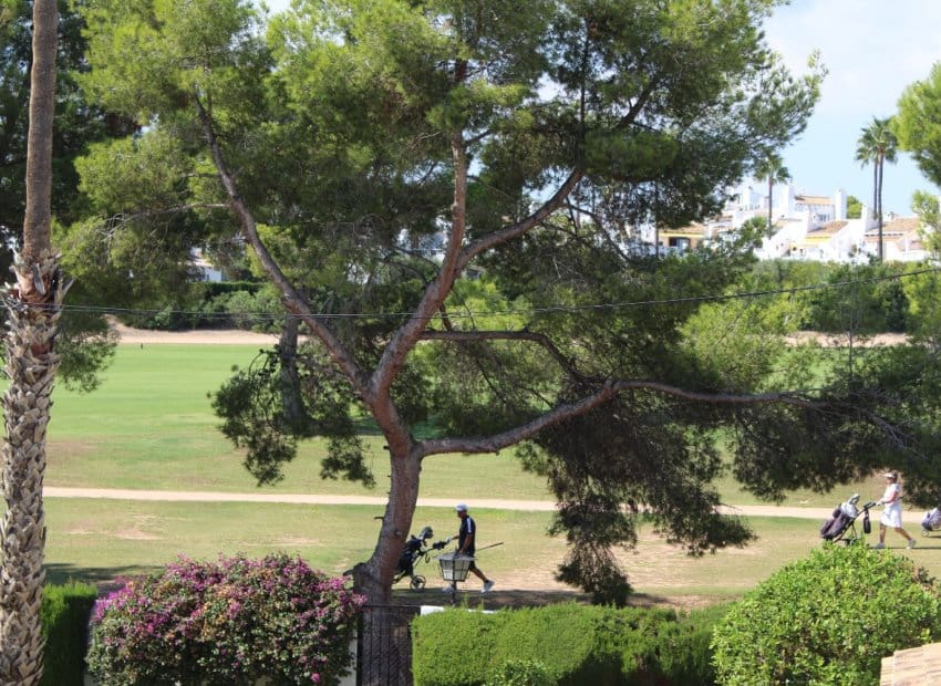 3 quarto Moradia para venda em Villamartin com piscina garagem - 329 990 € (Ref: 9372424)