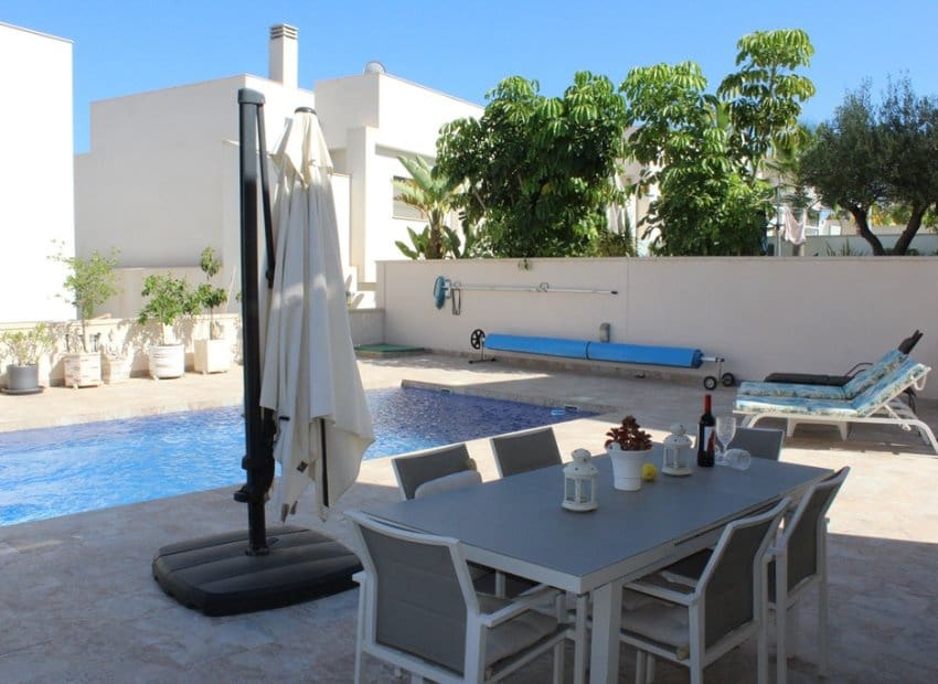 3 Zimmer Villa zu verkaufen in San Miguel de Salinas mit Pool Garage - 429.000 € (Ref: 9372435)