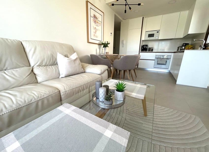 3 slaapkamer Penthouse te koop in Torrevieja met zwembad - € 359.000 (Ref: 9372506)