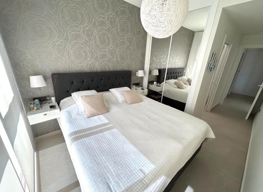 3 slaapkamer Penthouse te koop in Torrevieja met zwembad - € 359.000 (Ref: 9372506)