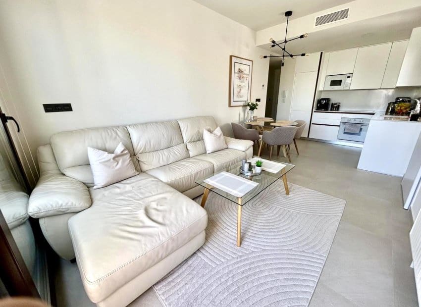 2 soveværelse Lejlighed til salg i Torrevieja med swimmingpool - € 299.000 (Ref: 9372507)