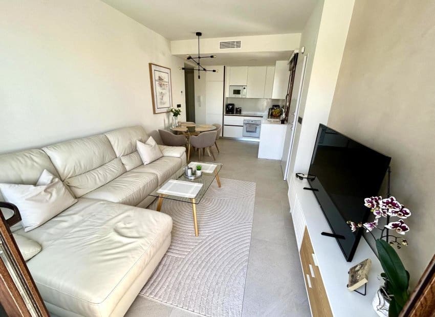 2 soveværelse Lejlighed til salg i Torrevieja med swimmingpool - € 299.000 (Ref: 9372507)