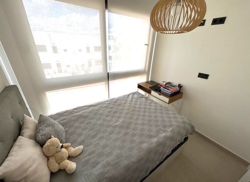 2 soveværelse Lejlighed til salg i Torrevieja med swimmingpool - € 299.000 (Ref: 9372507)