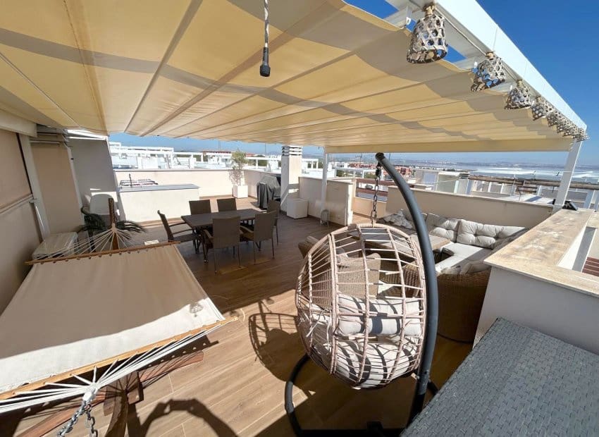 2 soveværelse Lejlighed til salg i Torrevieja med swimmingpool - € 299.000 (Ref: 9372507)