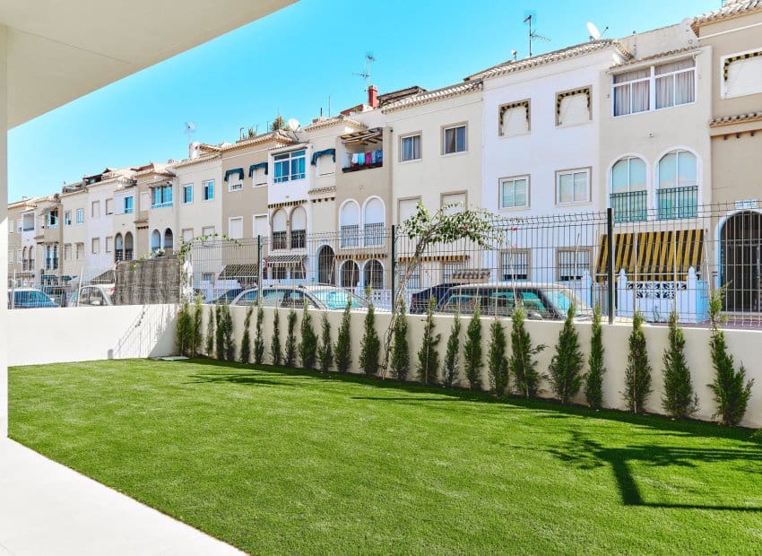 2 sypialnia Apartament na sprzedaż w Torrevieja z basenem - 380 000 € (Ref: 9372511)