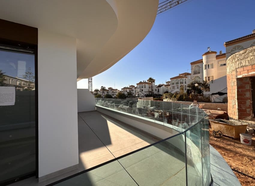 4 bedroom Apartment for sale in Playa Flamenca with pool - € 505,000 (Ref: 9372532)