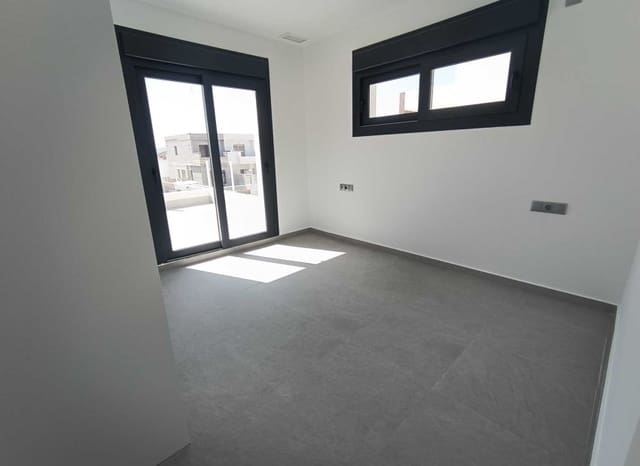 3 soveværelse Villa til salg i Daya Nueva med swimmingpool - € 299.000 (Ref: 9372559)