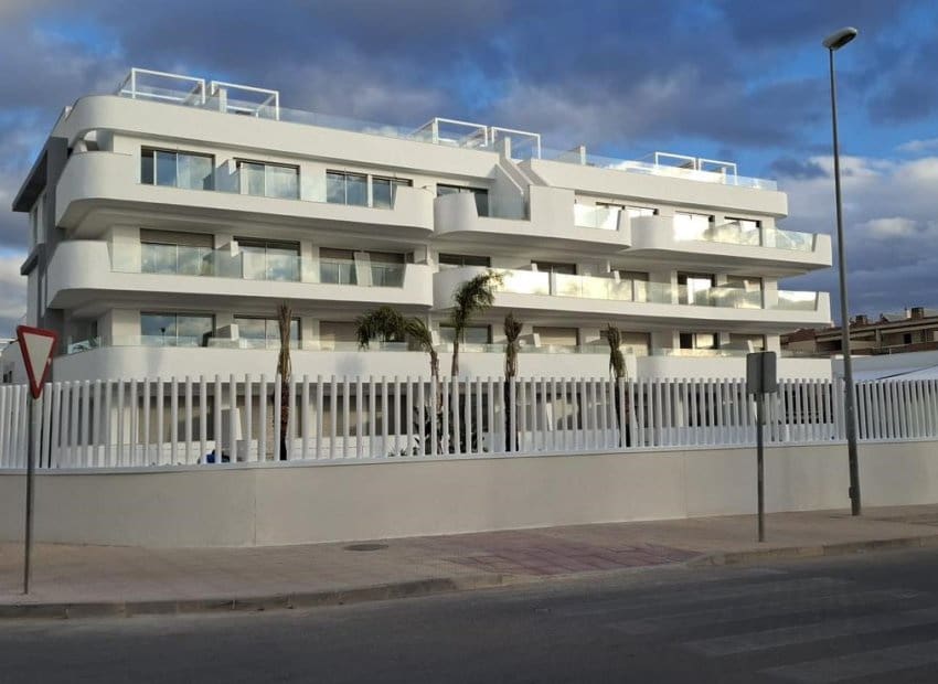 2 slaapkamer Penthouse te koop in Cabo Roig met zwembad - € 440.000 (Ref: 9372625)