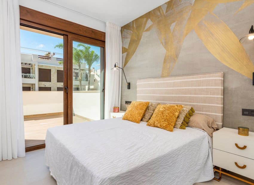 Apartamento de 3 habitaciones en Torrevieja en venta con piscina - 290.000 € (Ref: 9372635)