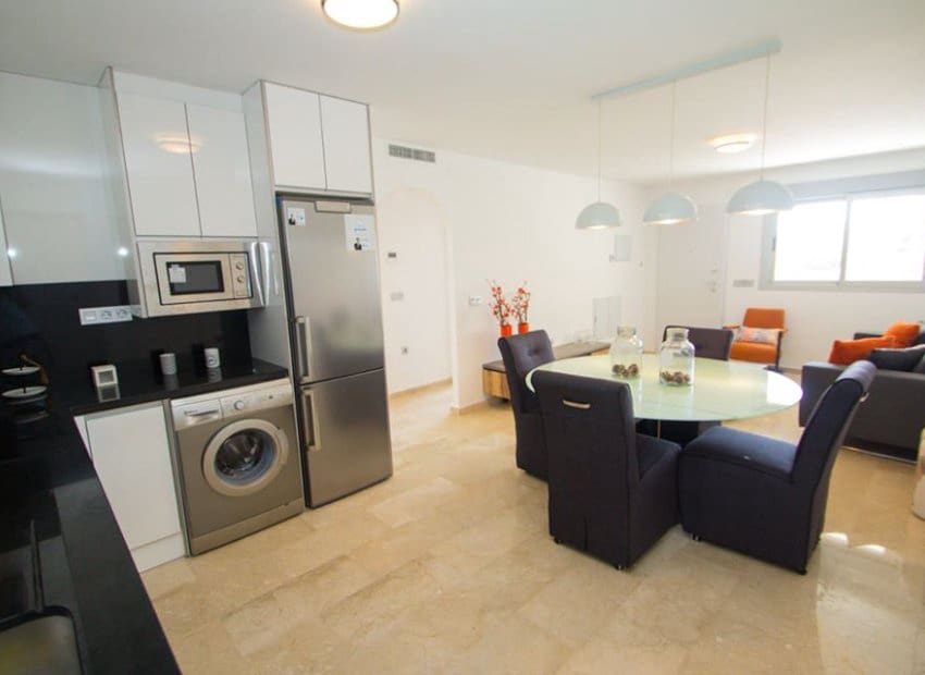 2 soveværelse Lejlighed til salg i Orihuela Costa med swimmingpool - € 283.000 (Ref: 9372664)