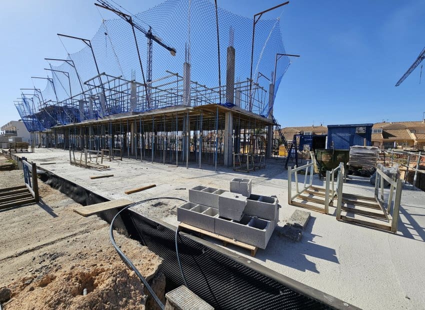 3 bedroom Apartment for sale in Torre de la Horadada with pool - € 380,000 (Ref: 9372805)