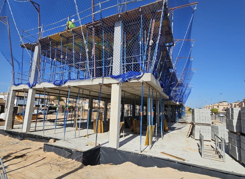 3 bedroom Apartment for sale in Torre de la Horadada with pool - € 380,000 (Ref: 9372805)