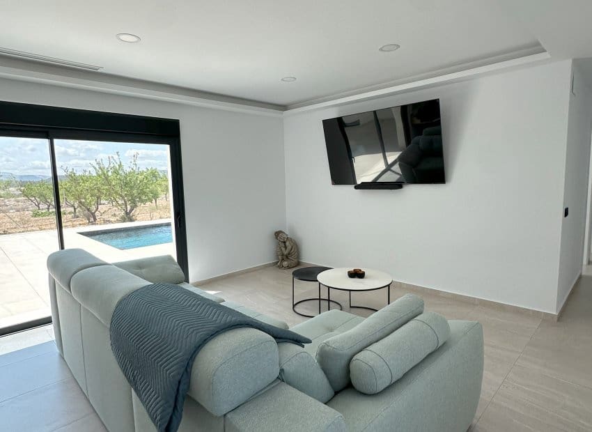 2 bedroom Villa for sale in Pinoso - € 255,000 (Ref: 9394004)