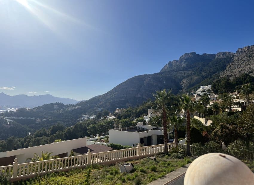 4 bedroom Villa for sale in Altea - € 2,690,000 (Ref: 9433337)