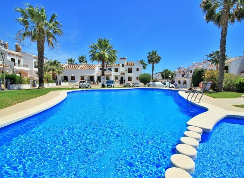 3 chambre Maison de Ville à vendre à Villamartin avec piscine - 229 000 € (Ref: 9452362)