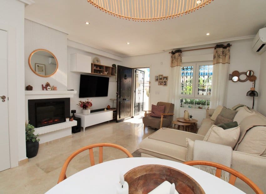 2 Zimmer Haus zu verkaufen in Villamartin mit Pool - 244.990 € (Ref: 9452363)