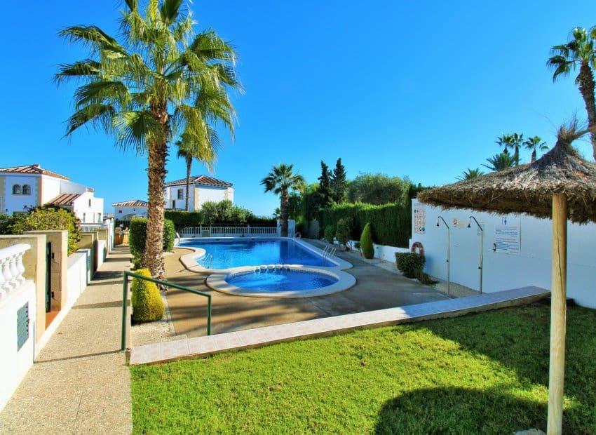 2 Zimmer Haus zu verkaufen in Villamartin mit Pool - 244.990 € (Ref: 9452363)