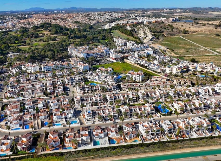 2 Zimmer Haus zu verkaufen in Villamartin mit Pool - 244.990 € (Ref: 9452363)