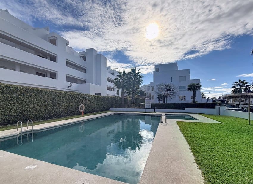 2 bedroom Villa for sale in Orihuela Costa with pool - € 239,995 (Ref: 9462760)