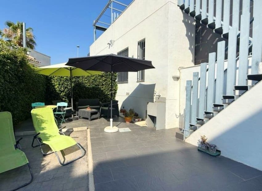 2 bedroom Villa for sale in Orihuela Costa with pool - € 239,995 (Ref: 9462760)