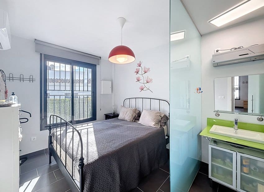 2 bedroom Villa for sale in Orihuela Costa with pool - € 239,995 (Ref: 9462760)