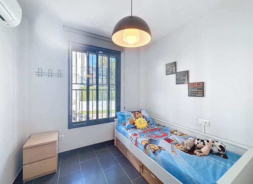 2 bedroom Villa for sale in Orihuela Costa with pool - € 239,995 (Ref: 9462760)