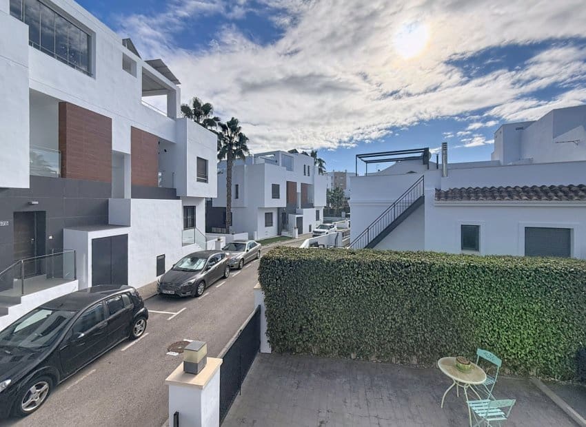 2 bedroom Villa for sale in Orihuela Costa with pool - € 239,995 (Ref: 9462760)