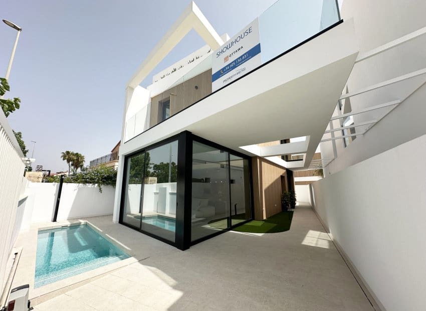 3 bedroom Villa for sale in Torre de la Horadada - € 599,900 (Ref: 9491341)