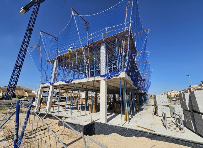 2 bedroom Apartment for sale in Torre de la Horadada with pool - € 375,000 (Ref: 9491397)